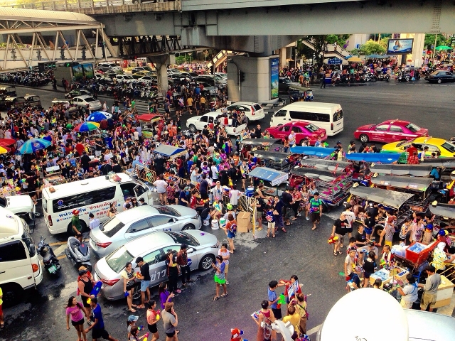 「タイ旅行でデモに遭遇！バンコクが最も危ない！でも情報がない！」